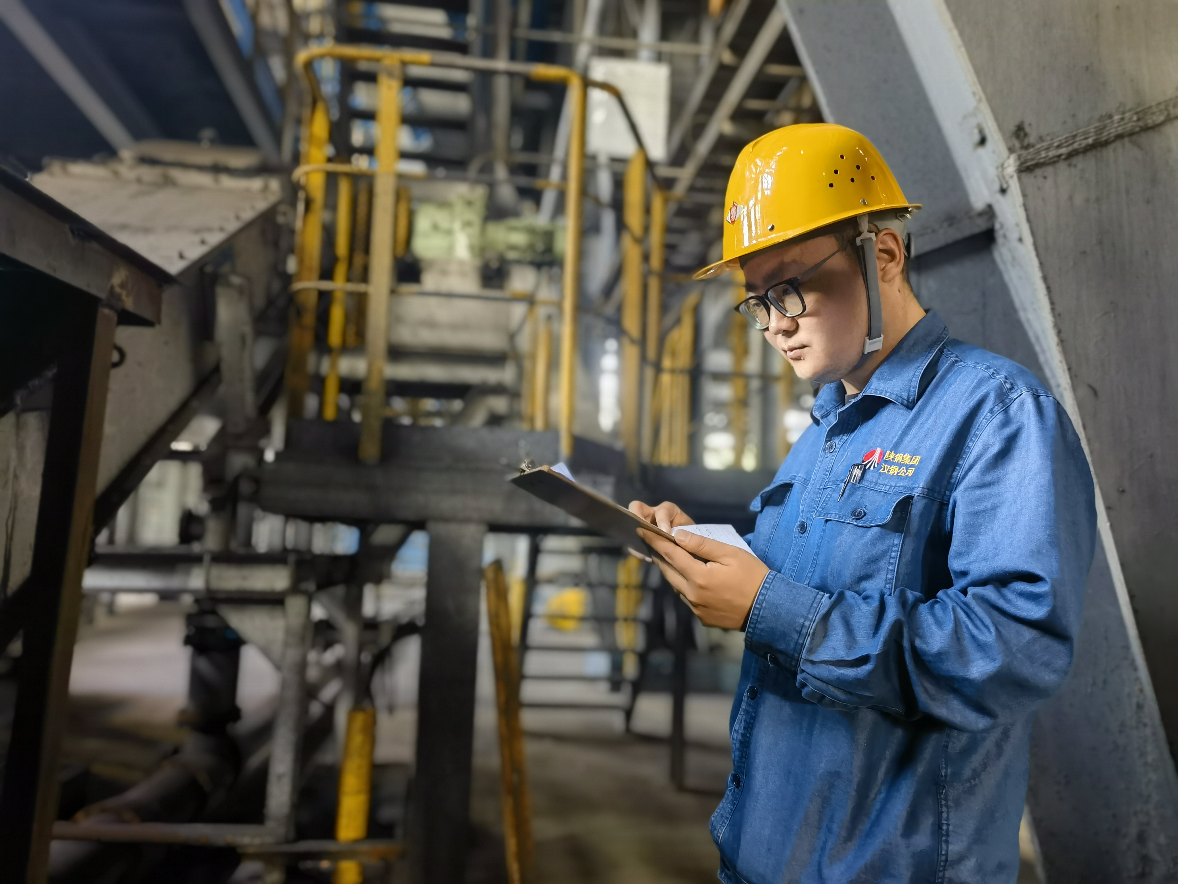 汗透工裝又何妨？這群漢鋼人護(hù)航生產(chǎn)不停歇