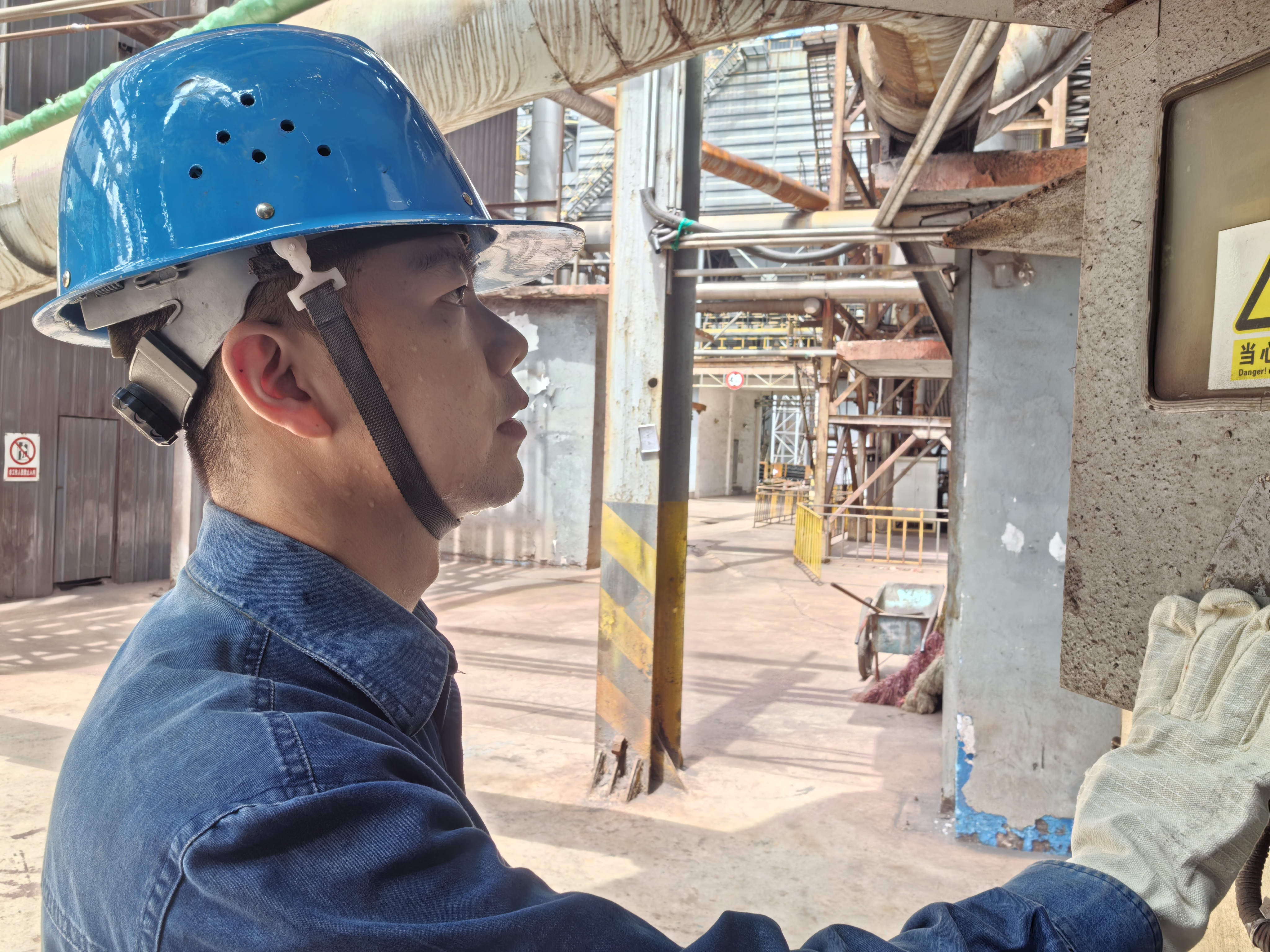 “蒸”戰(zhàn)酷暑高溫，“汗”守生產(chǎn)防線