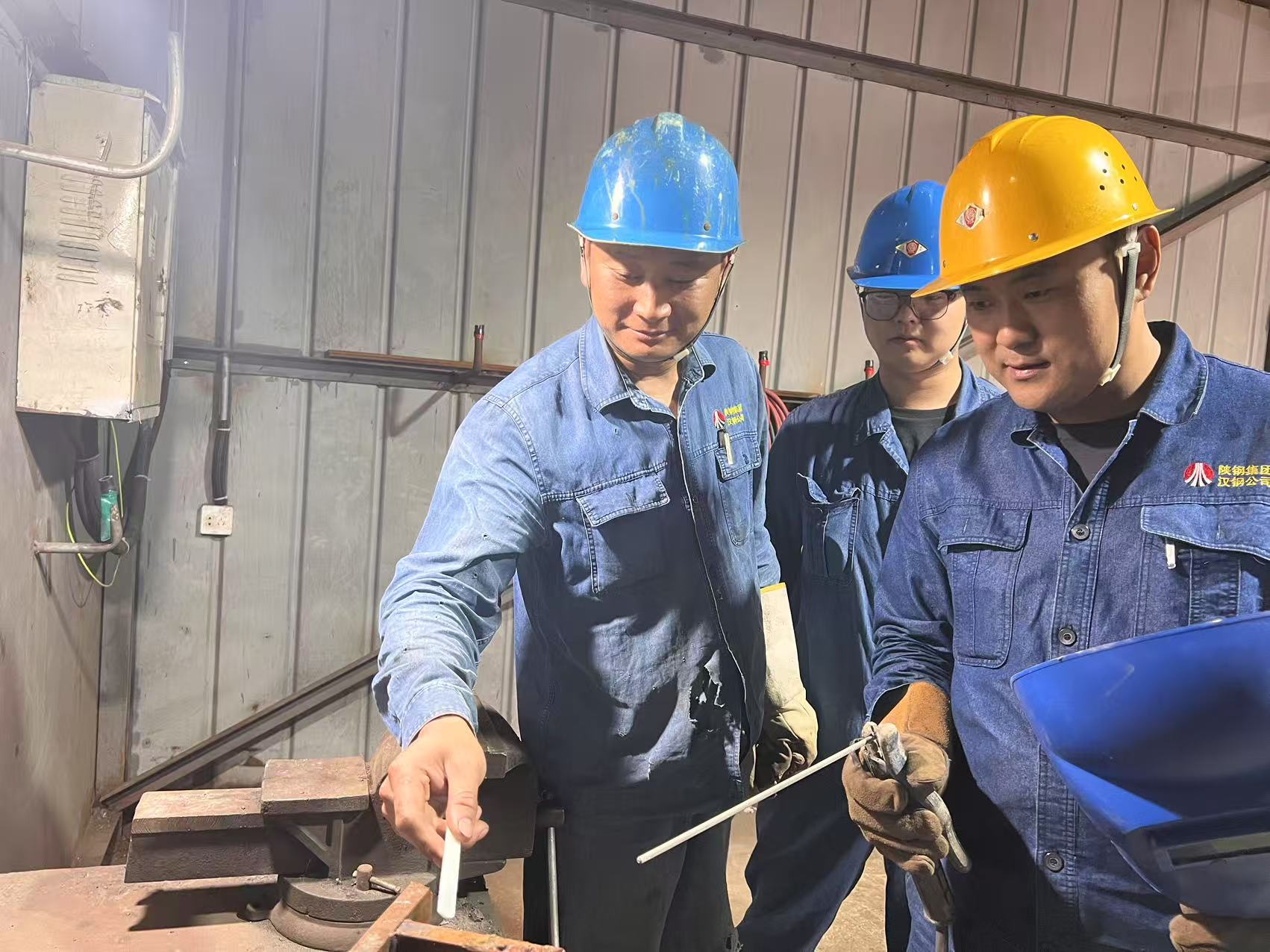 以汗水鑄就夢(mèng)想，于一線(xiàn)綻放光芒