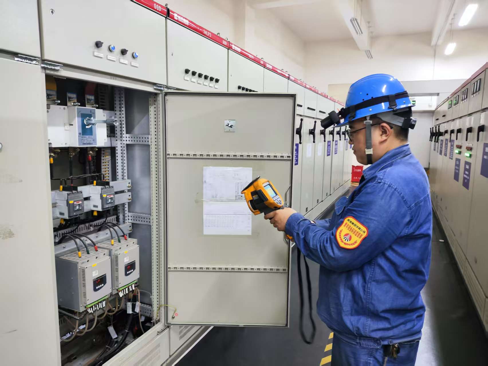 從青衿學(xué)子到“儀表大拿”：95后羅騰的成長(zhǎng)方程式