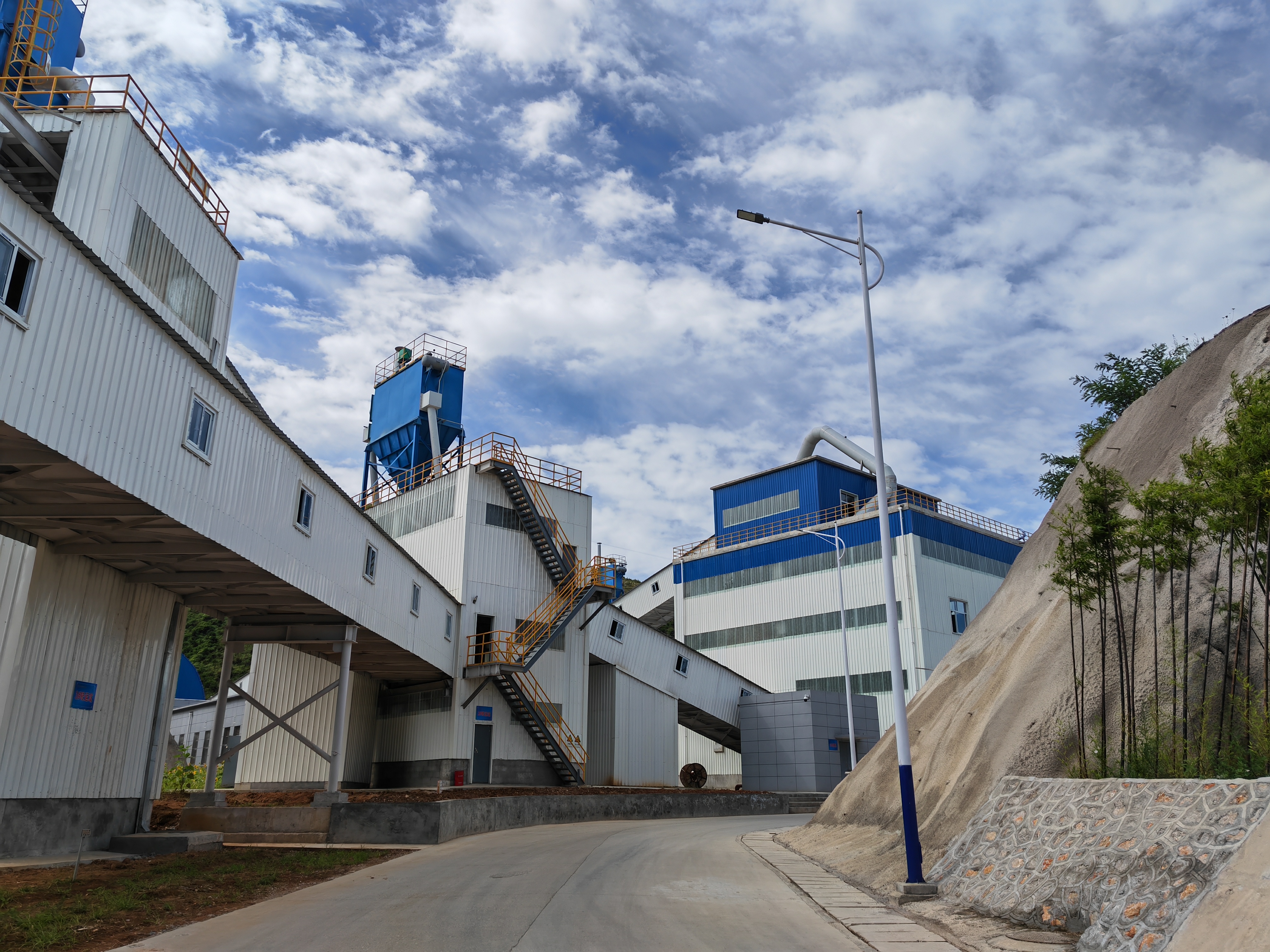 逐綠而生  向綠而行  開啟綠色礦山建設(shè)新篇章