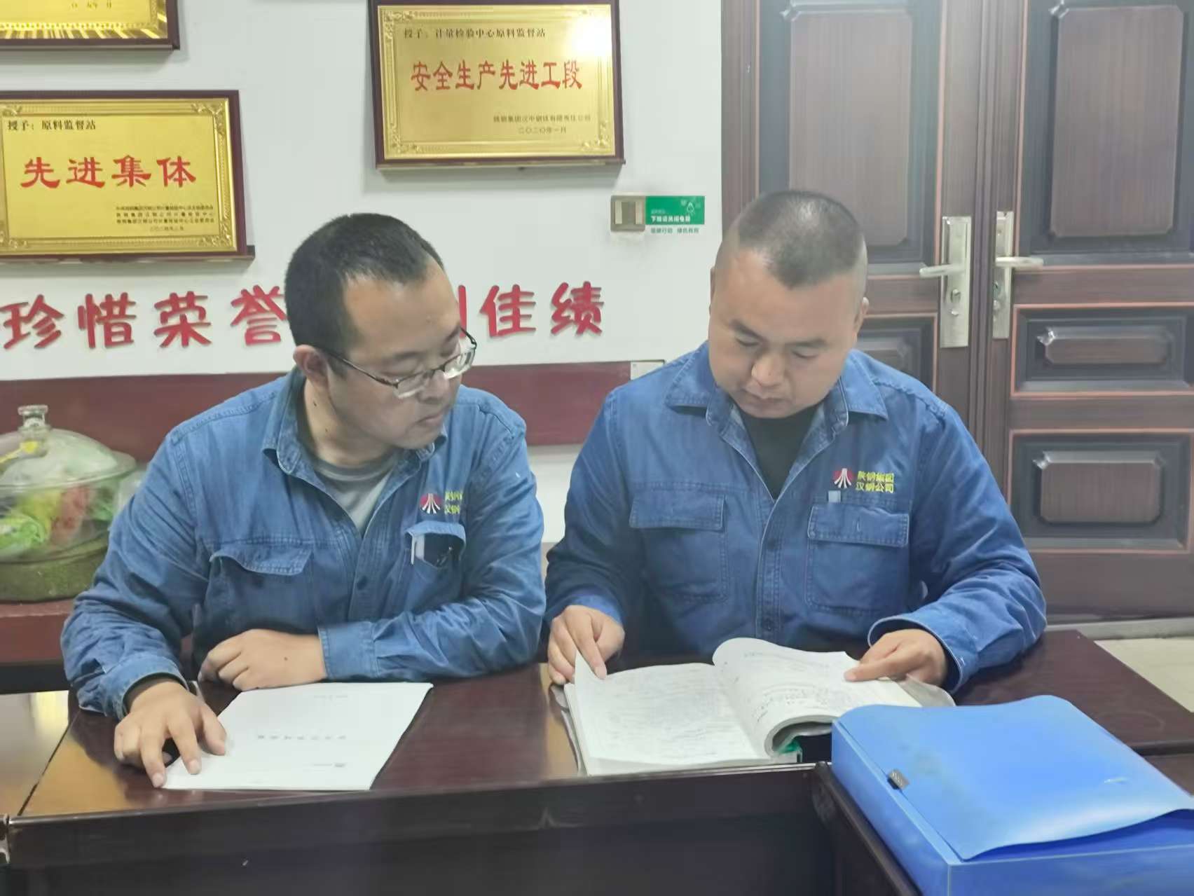 穿上工裝仍然是個“兵”