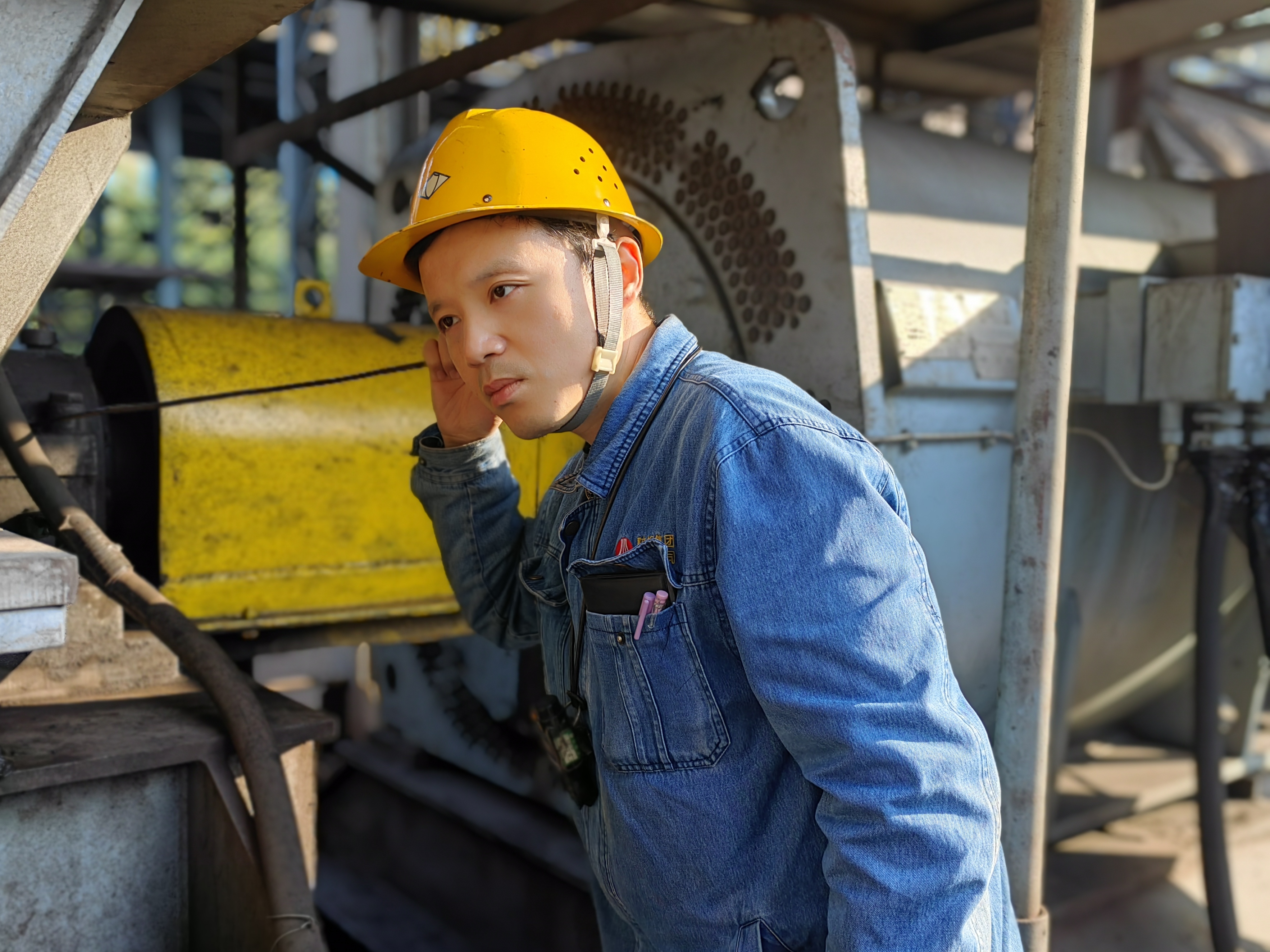 “細針密縫”繡好百日安全“平安錦”