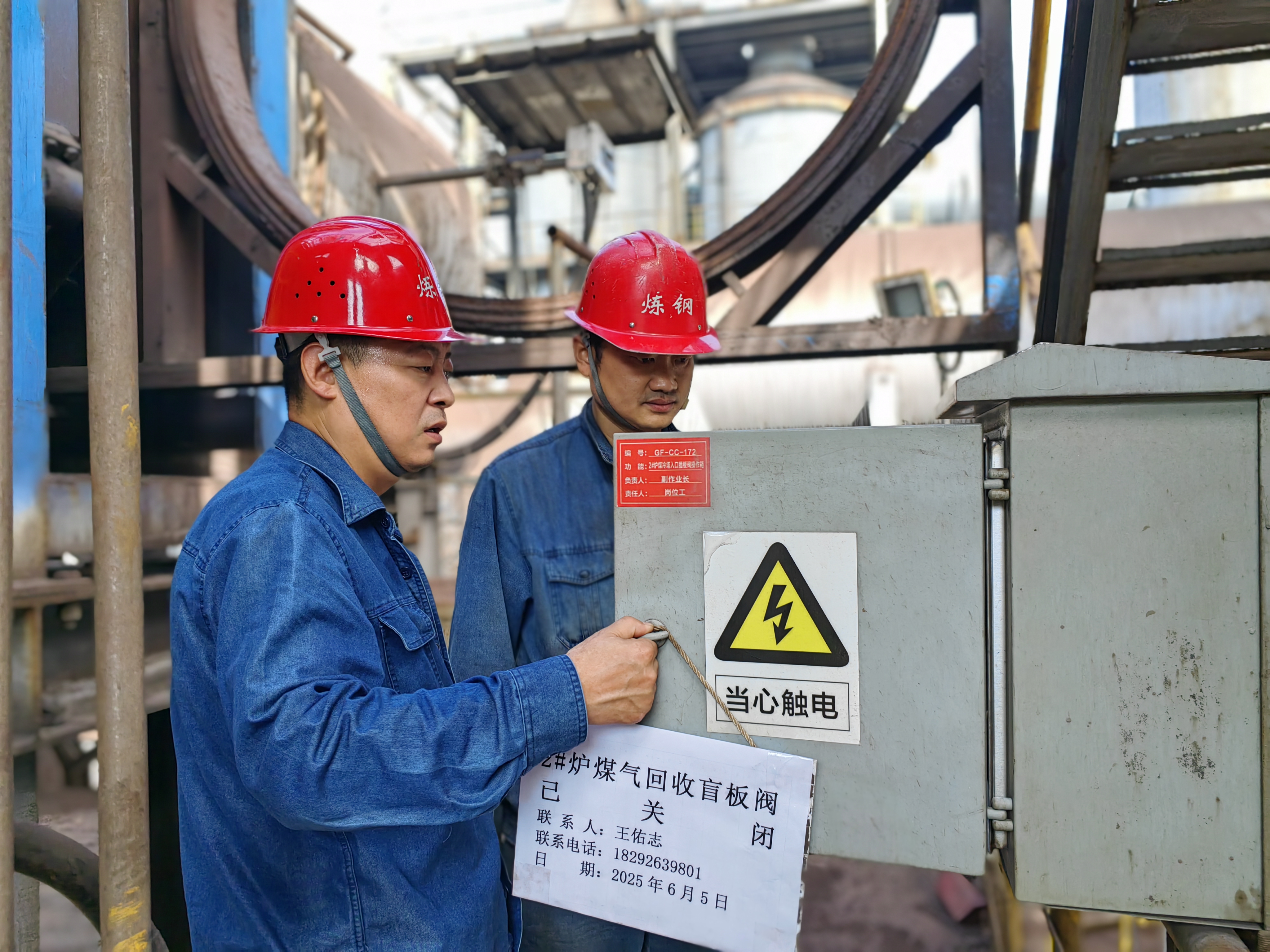 “細針密縫”繡好百日安全“平安錦”