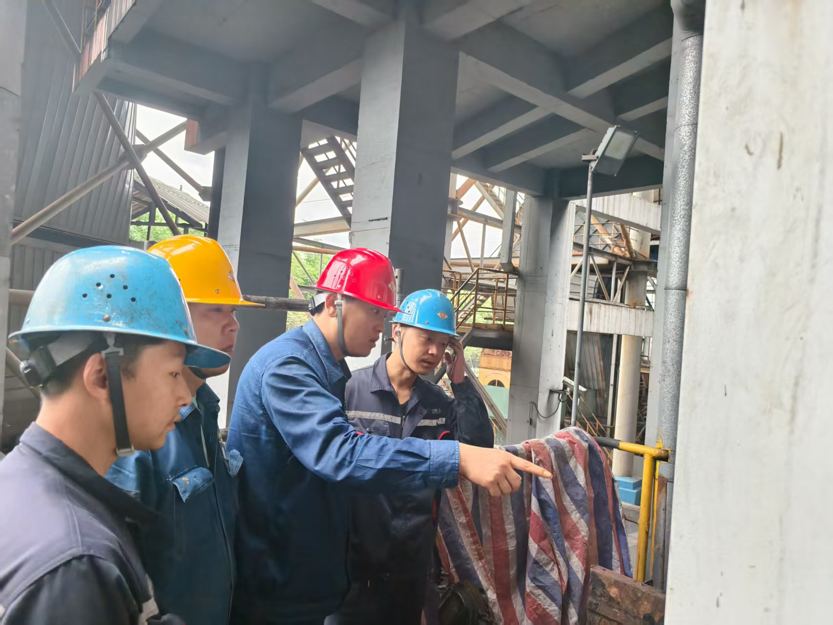 回頭看 攻難點 樹標桿 促創(chuàng)新——燒結廠環(huán)保提升攻堅再沖鋒