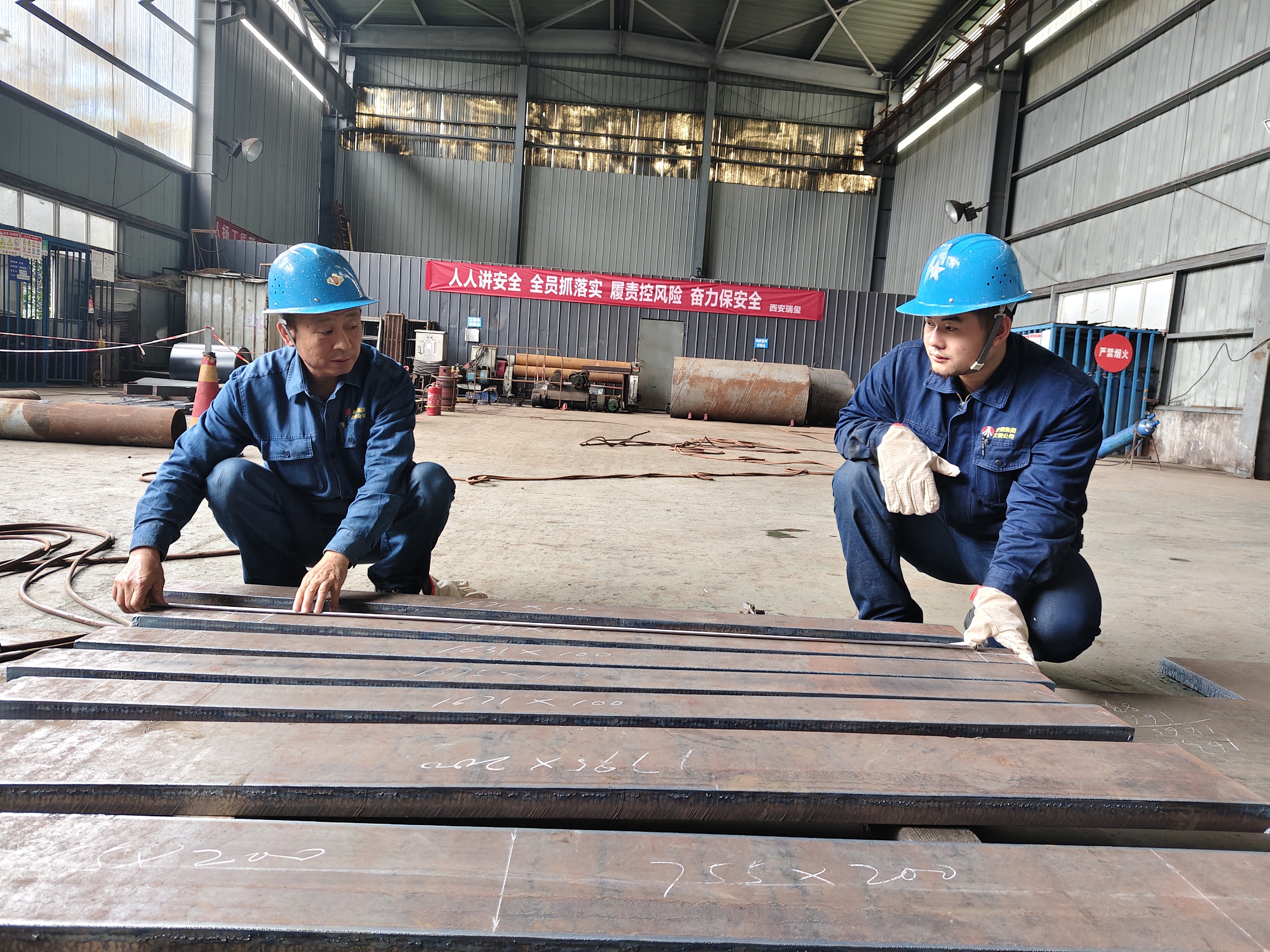 秋陽灼灼爐火映照，“老把式”匠心不渝