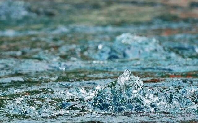 清泉在人間流淌