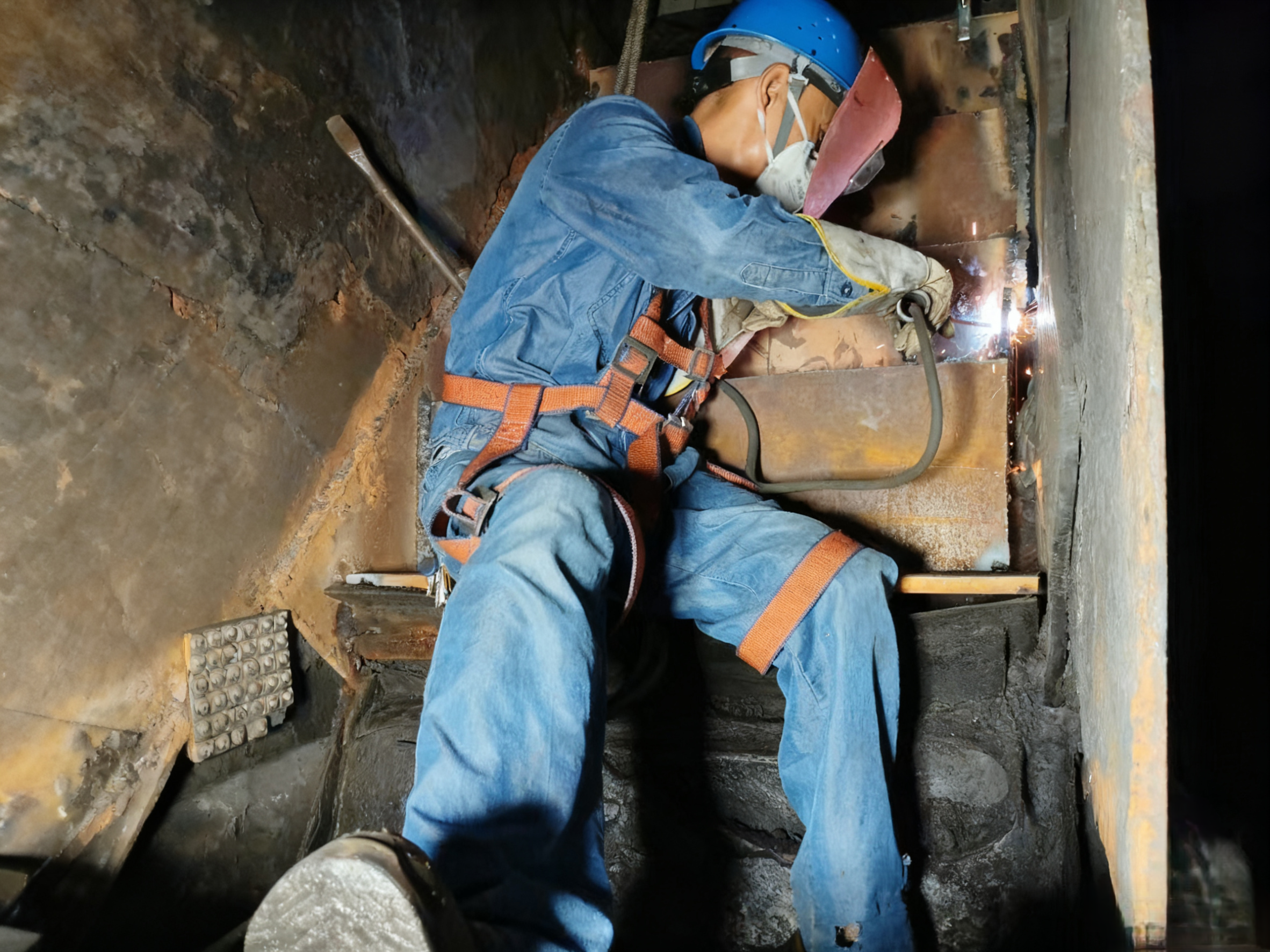 設備“煥新”解頑疾！他們憑自主改造交出降本增效亮眼答卷