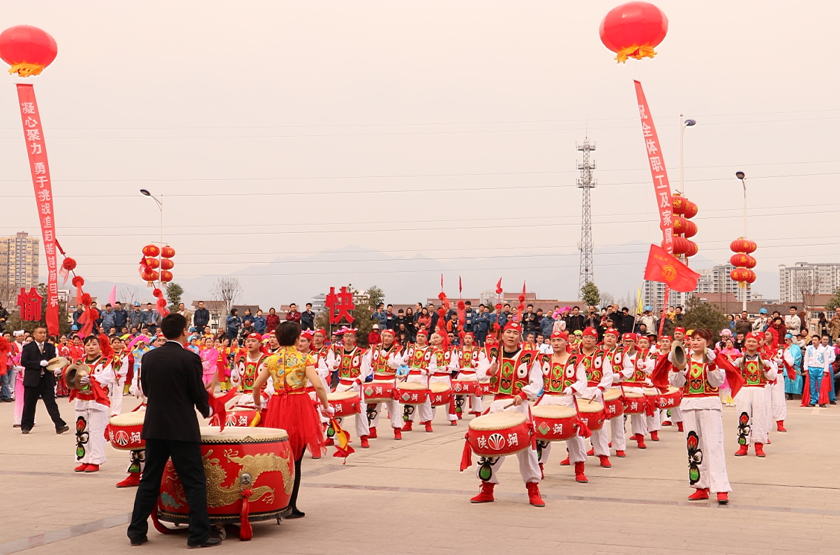 鑼鼓秧歌鬧元宵 ——漢鋼公司舉行“活力漢鋼·喜鬧元宵”系列活動(dòng)