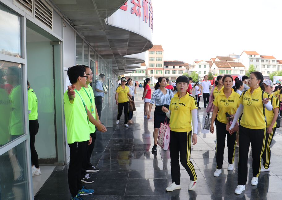 【團青動態(tài)】勉縣第二屆全民運動會上的“陜鋼笑臉”