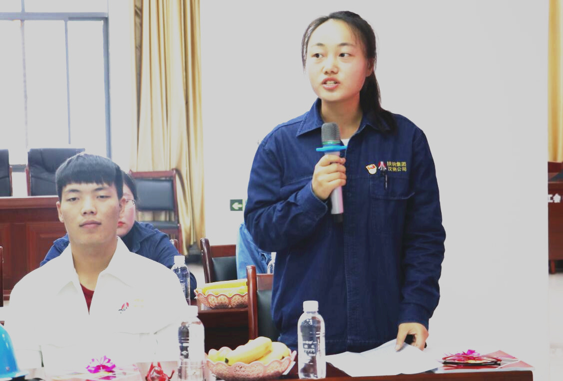【公司新聞】公司召開“喜迎雙節(jié) 共建鋼城”新招錄大學(xué)生座談會