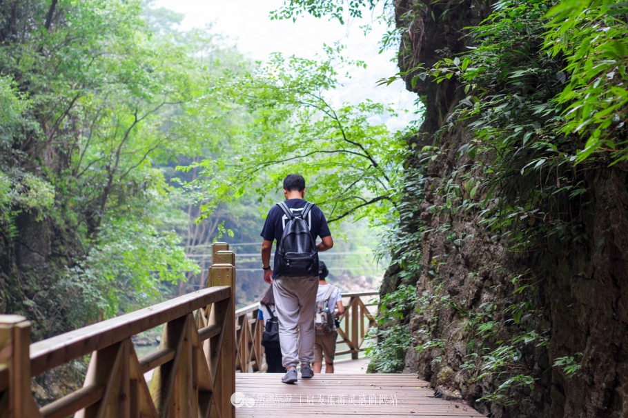 【鋼城文苑】一個人的旅行