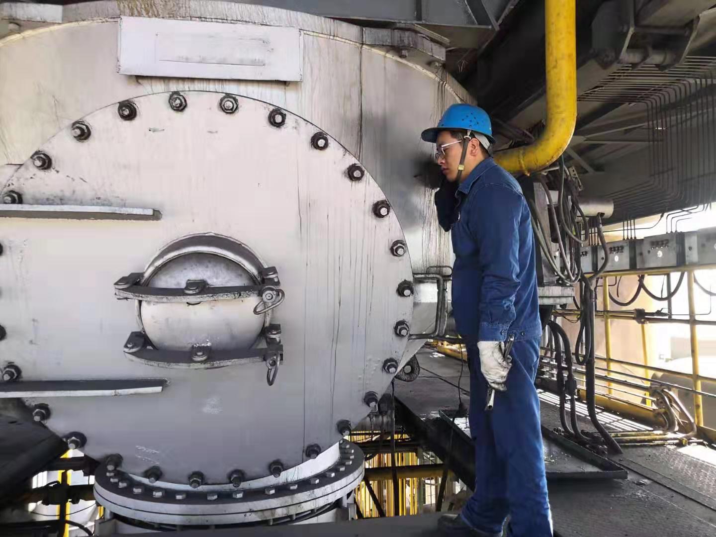 【一線風(fēng)采】“侯博士”的上料經(jīng)