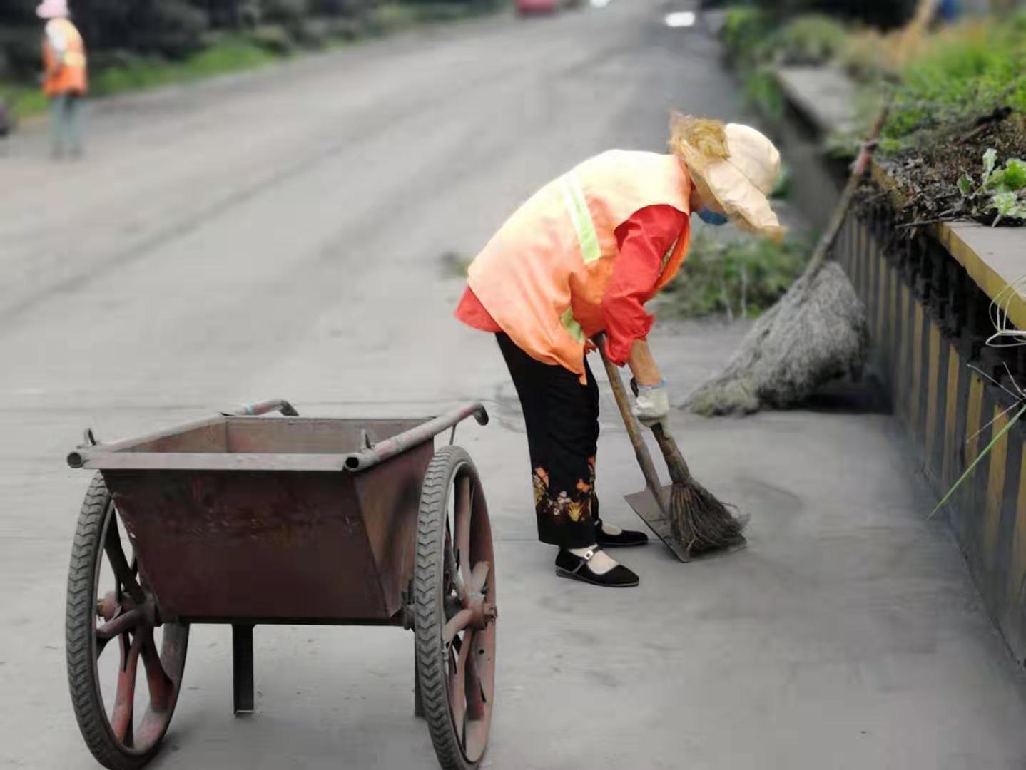 【鋼城文苑】最簡單的勞動(dòng)，最美的身影