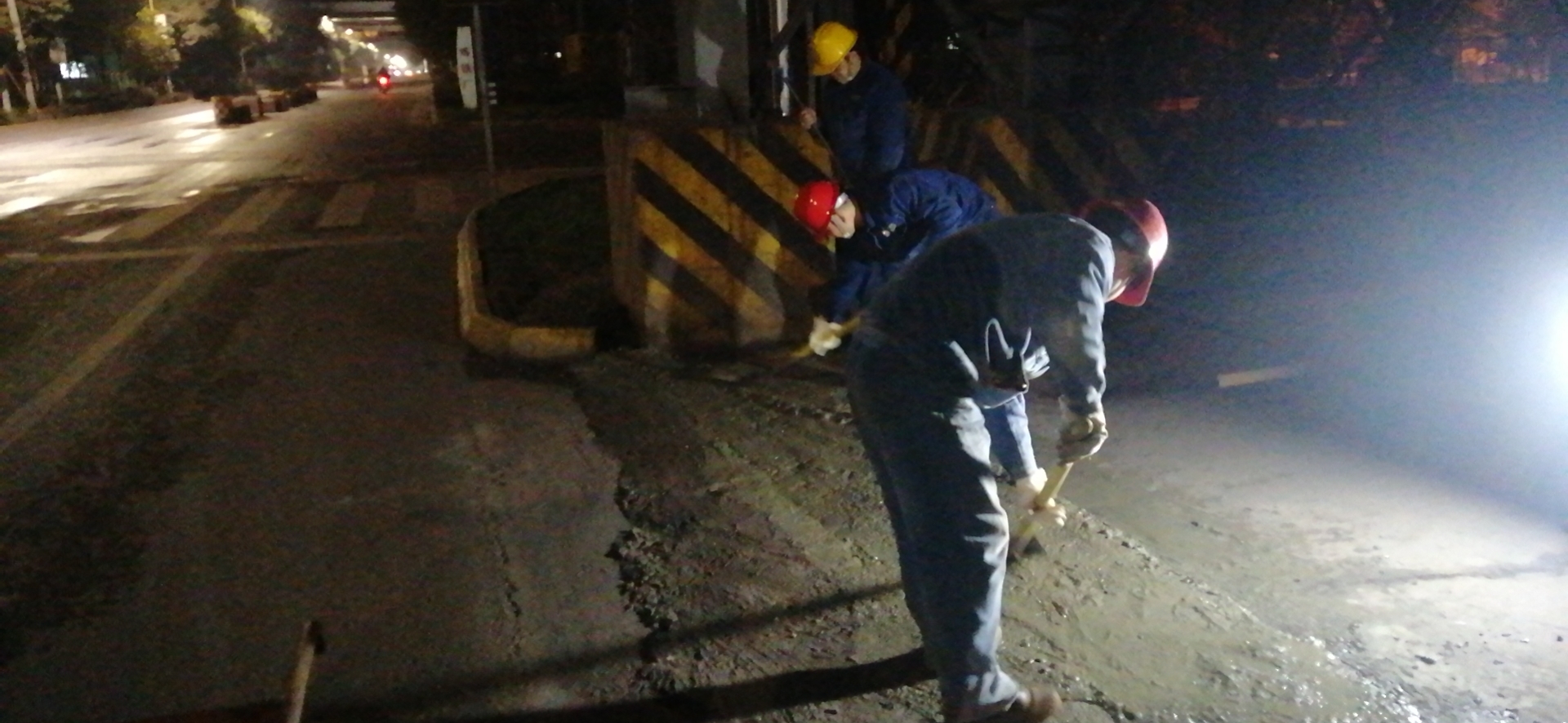 【鋼城文苑】那一抹燈光