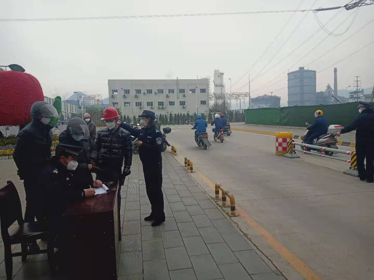 【鋼城文苑】致敬，疫情中最可愛的人