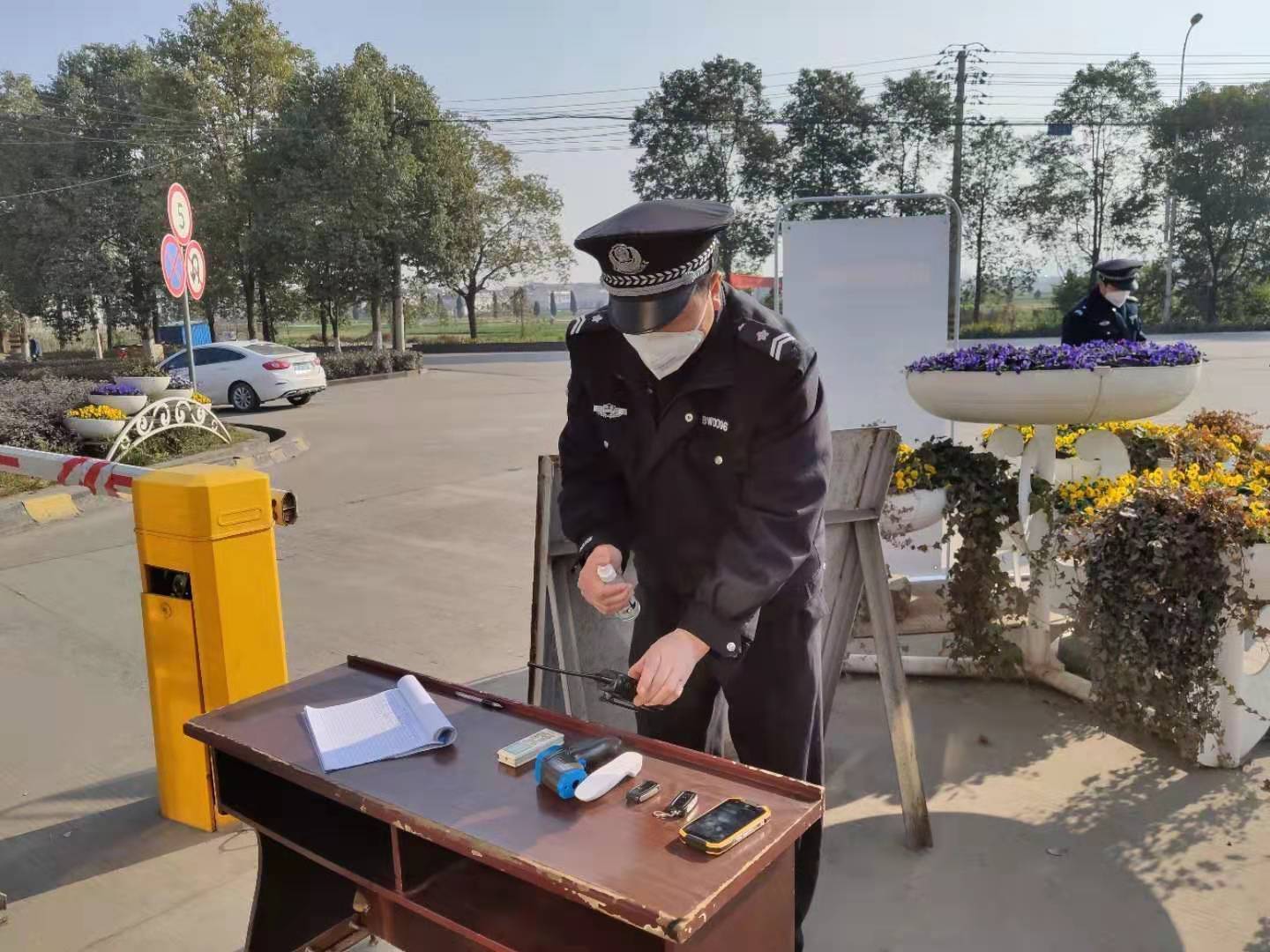 【鋼城文苑】致敬，疫情中最可愛的人