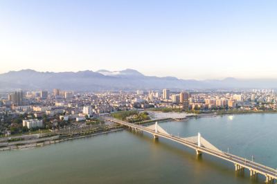 【鋼城文苑】戰(zhàn)勝疫情，你我同行