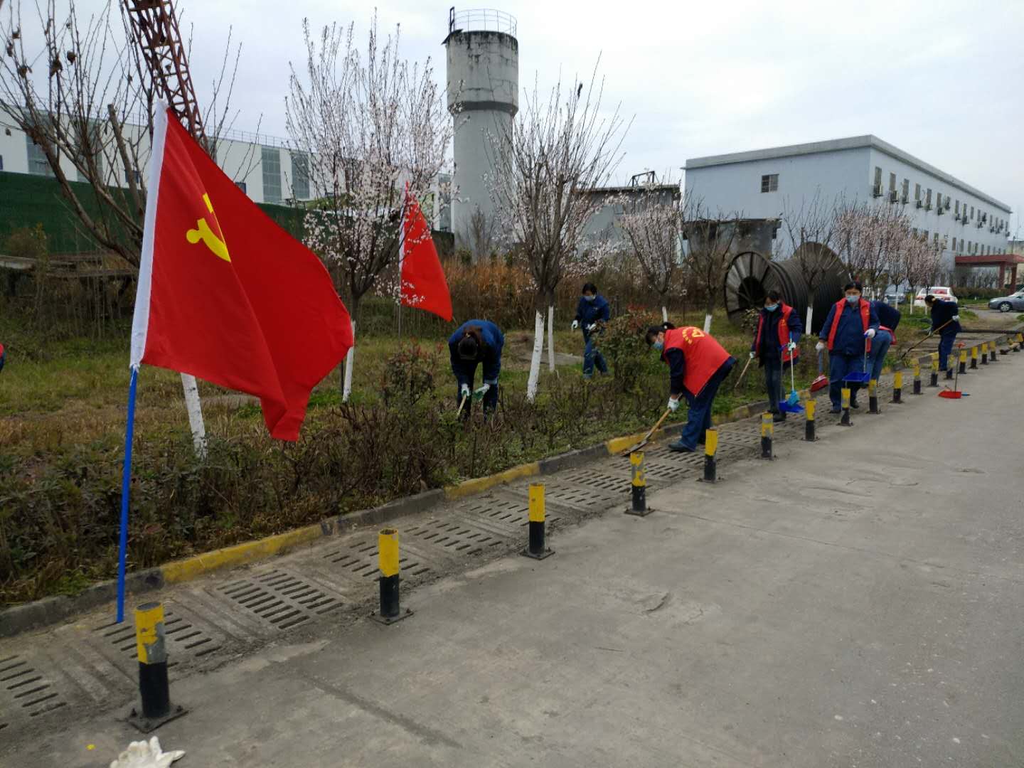 【美麗漢鋼】公司春季綠化美化工作開(kāi)展如火如荼