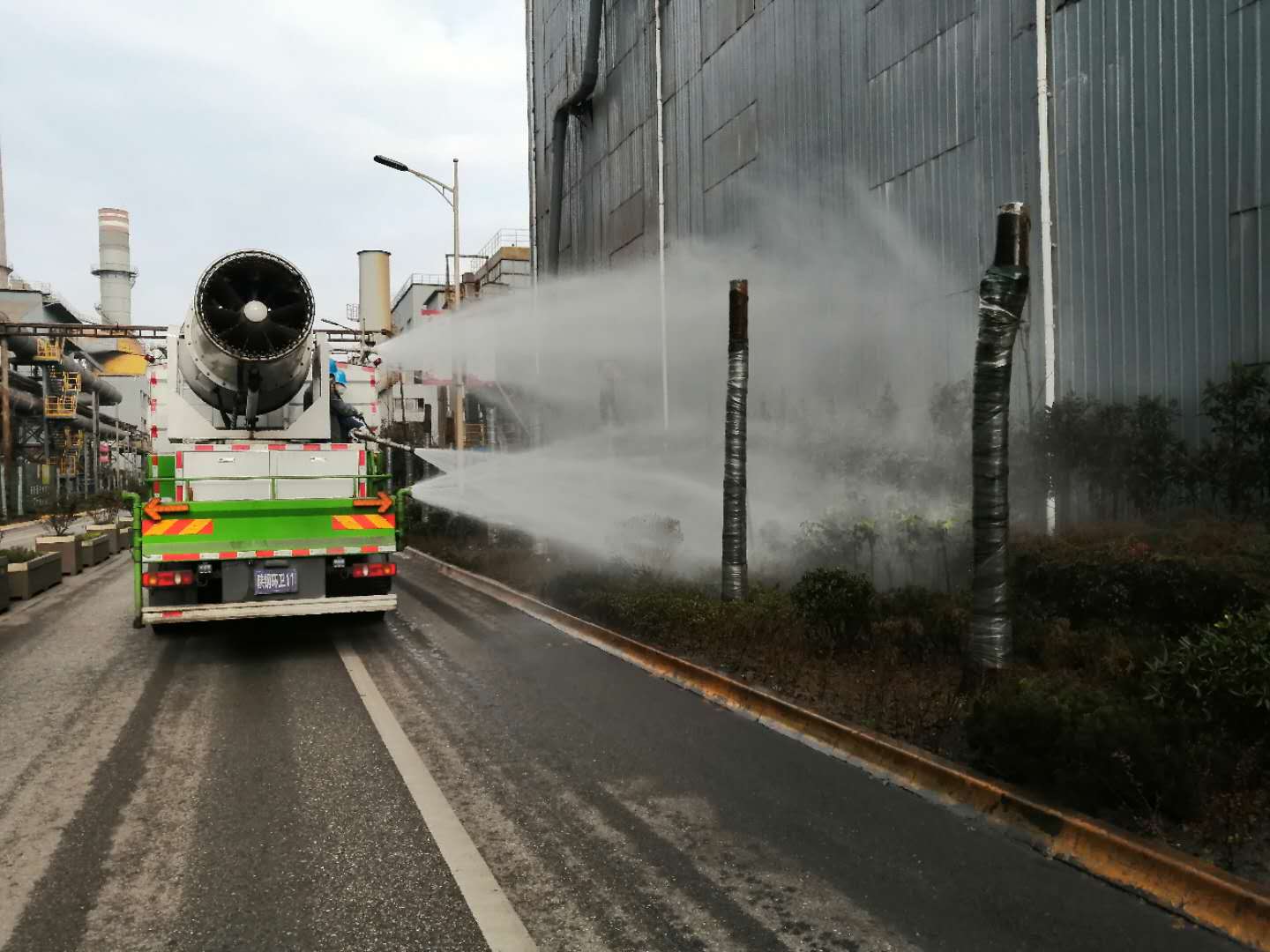 【美麗漢鋼】公司春季綠化美化工作開(kāi)展如火如荼