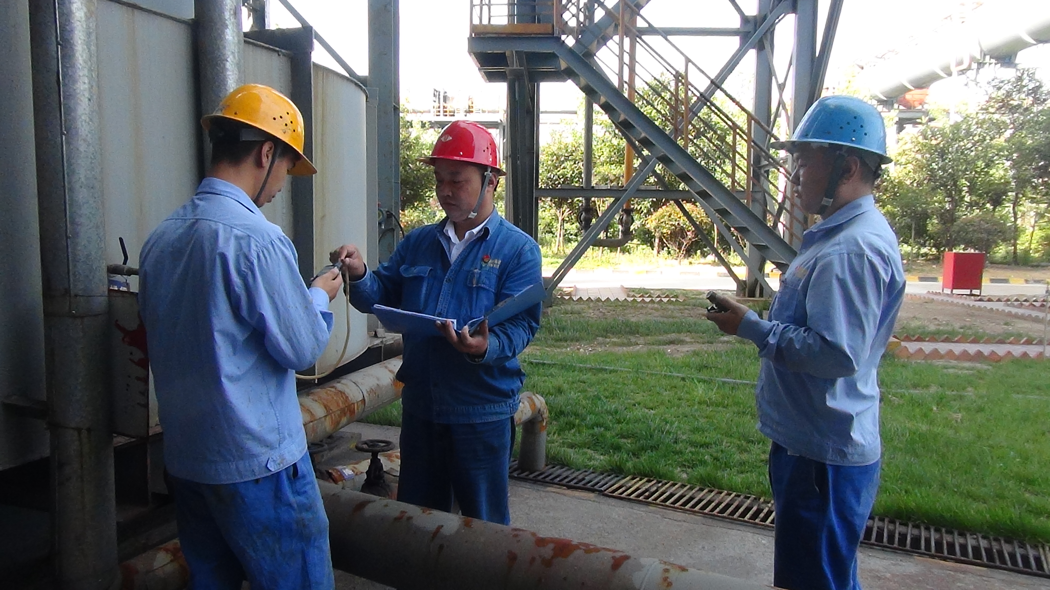 【先進(jìn)典型】人生也可以這樣敘寫——記漢中市青年科技獎(jiǎng)獲獎(jiǎng)?wù)咄跞愎? title=