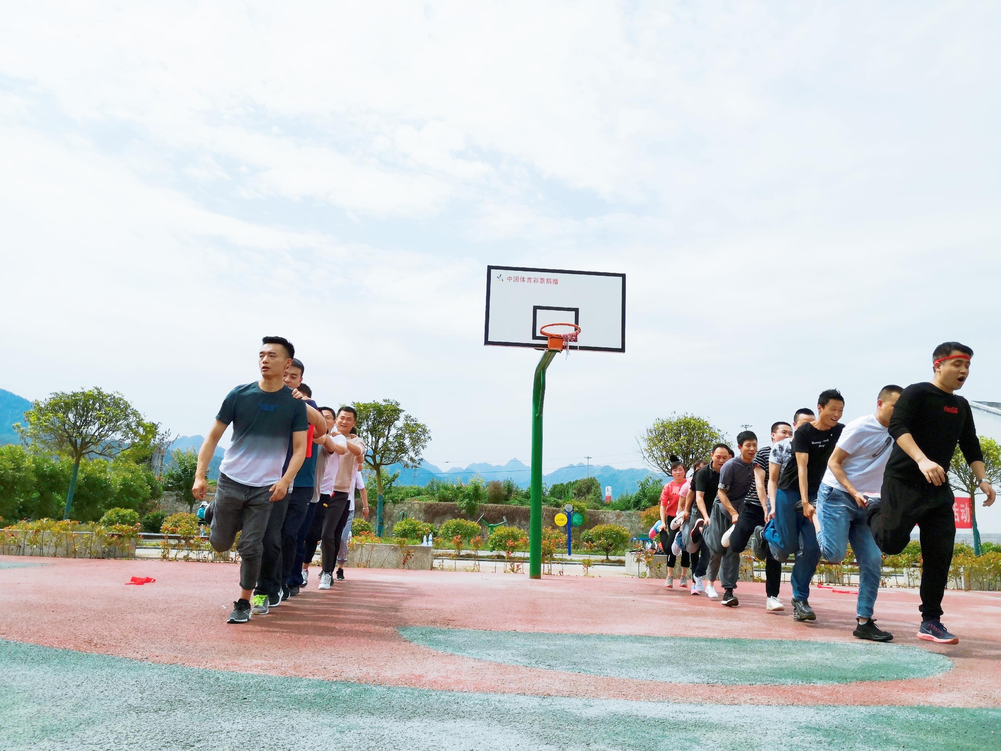 【基層動態(tài)】燒結(jié)廠開展“凝心聚力 永攀高峰”戶外拓展活動
