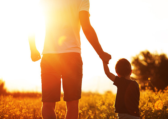 【鋼城文苑】兒子和我比步數(shù)