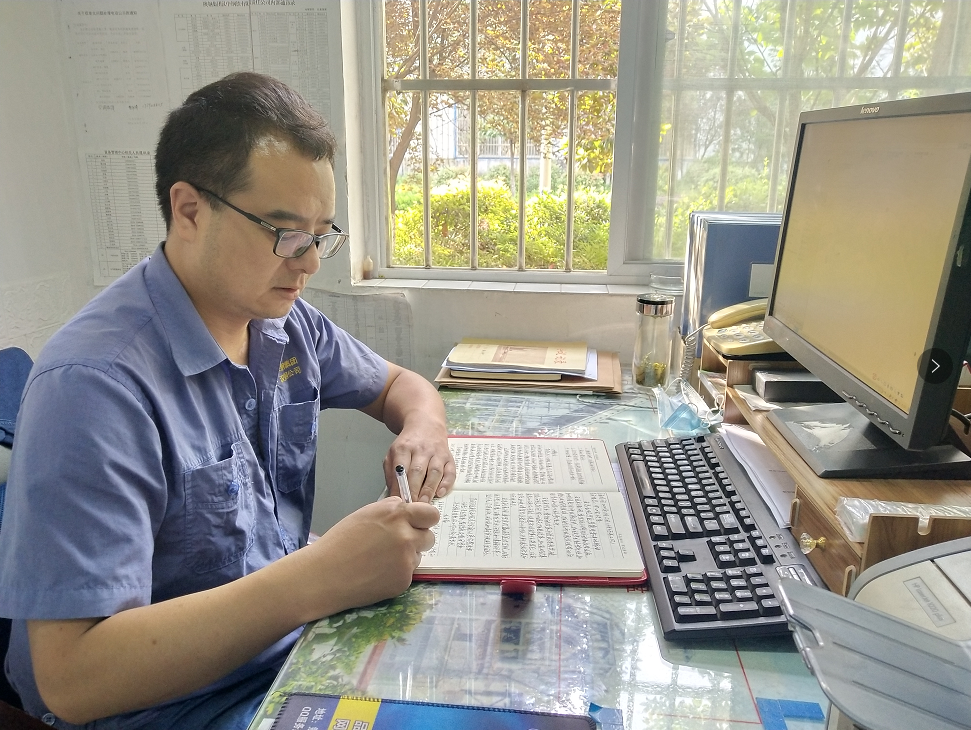 【星耀鋼城】不忘初心跟黨走 銳意進(jìn)取創(chuàng)未來 ——記陜鋼集團(tuán)優(yōu)秀共產(chǎn)黨員包偉