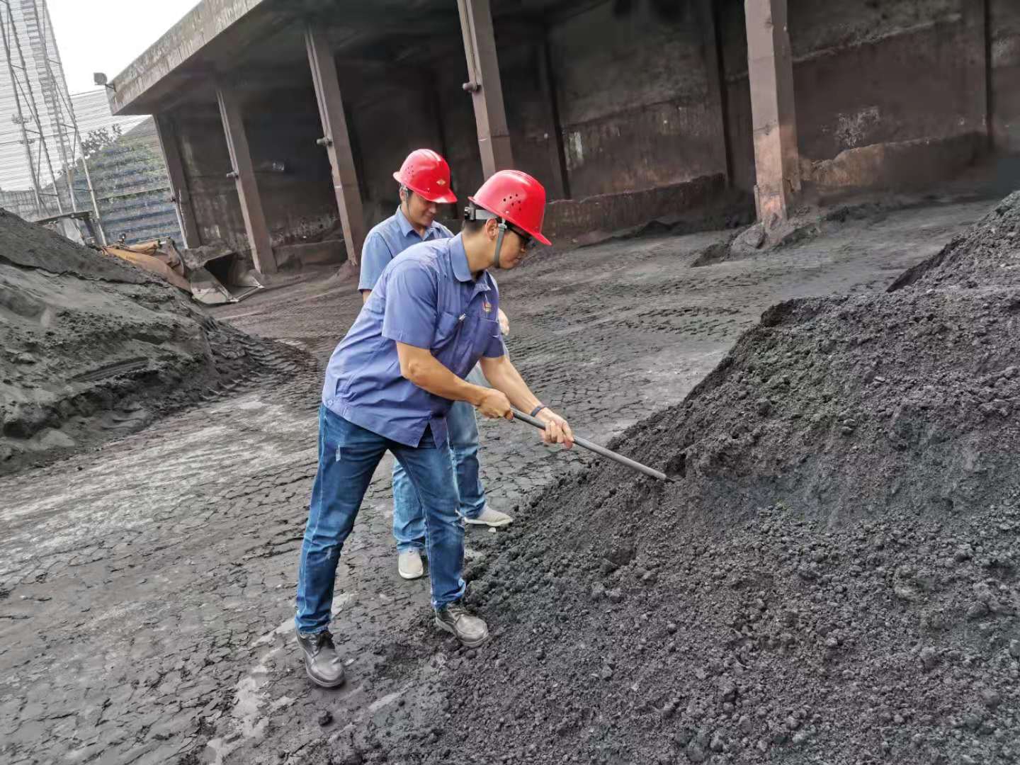 【先進(jìn)風(fēng)采】默默奉獻(xiàn)不言苦，愛崗敬業(yè)有擔(dān)當(dāng) ——陜鋼集團(tuán)優(yōu)秀共產(chǎn)黨員  馬鋒